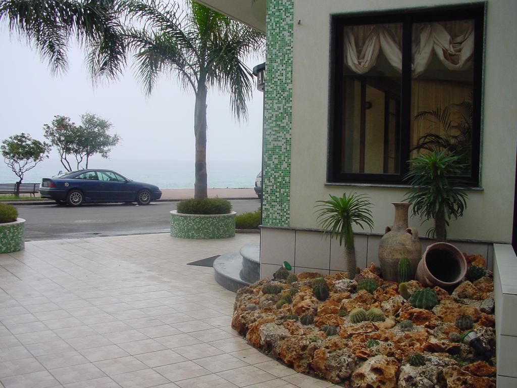 Hotel Ristorante Miramare Марина ди Джойоса Йоника Екстериор снимка