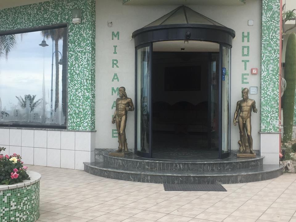 Hotel Ristorante Miramare Марина ди Джойоса Йоника Екстериор снимка